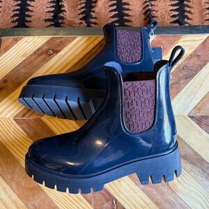 NWT Tommy Hilfiger waterproof Navy with Brown stretch gusset stacked heel boots.